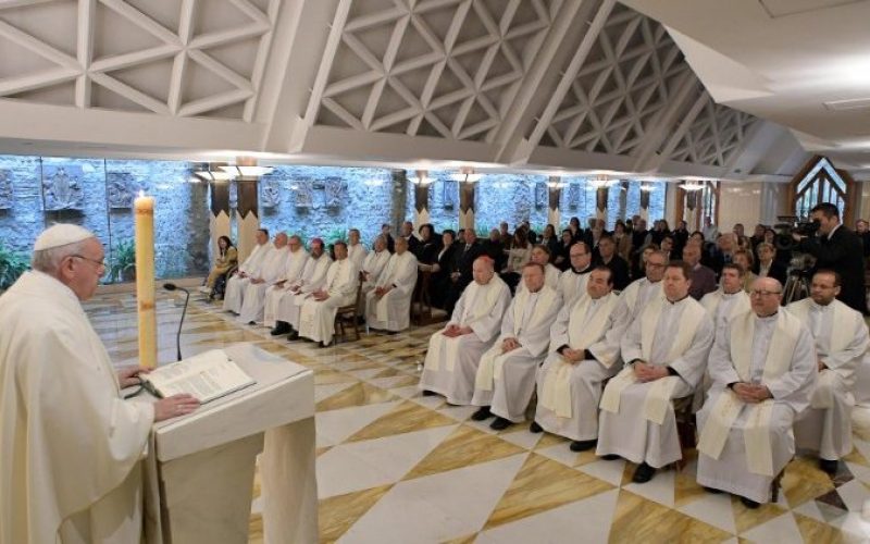 Папата: Исусовиот мир е како мирот во длабочините на морето
