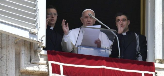 Папата: Отворениот разговор со Исус ја зацврстува во нас желбата да Го следиме