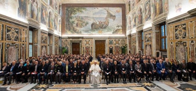 Папата: Љубовта кон ближниот основа за меѓурелигиски дијалог