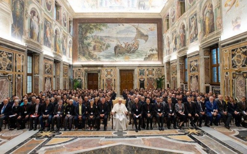 Папата: Љубовта кон ближниот основа за меѓурелигиски дијалог
