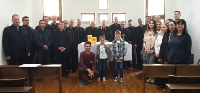 Честитки и благодарност од свештениците до епископот Стојанов