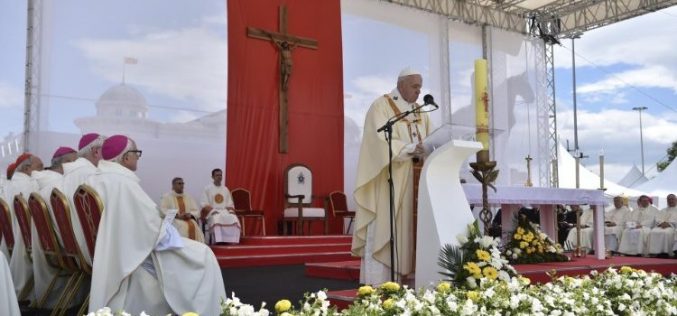 Папата Фрањо служеше света Литургија на плоштадот Македонија
