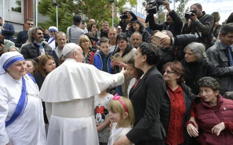 Папата се сретна со сиромашни лица
