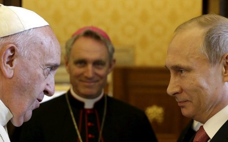 Папата ќе се сретне со Владимир Путин