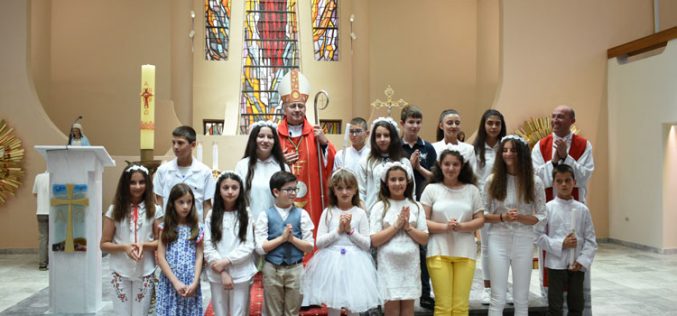За Духовден бискупот Стојанов служеше во Скопската катедрала