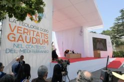 Папата Фрањо: Дијалог и прифаќање за Медитеранот