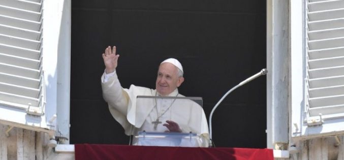 Папата: Да го обновиме воодушевувањето и радоста за Eвхаристијата