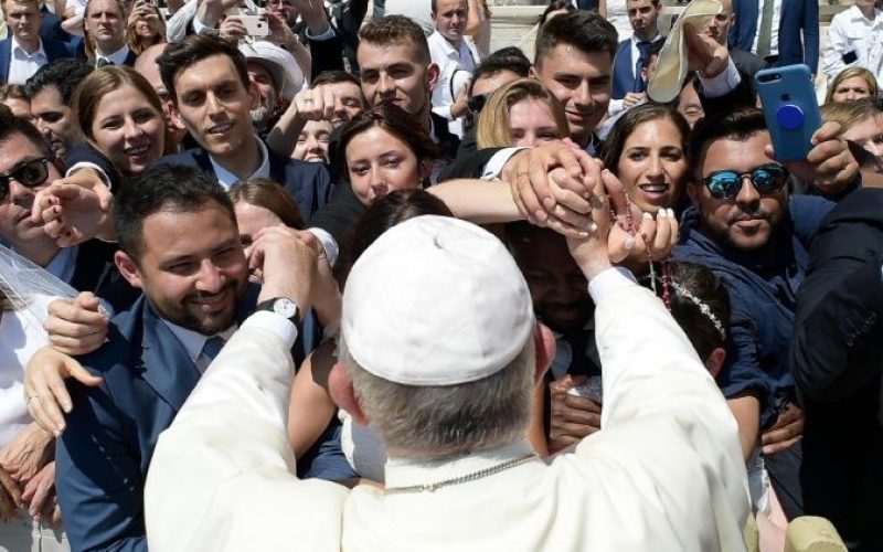 Папата Фрањо на крајот од Генералната аудиенција потсети на празникот Срце Исусово