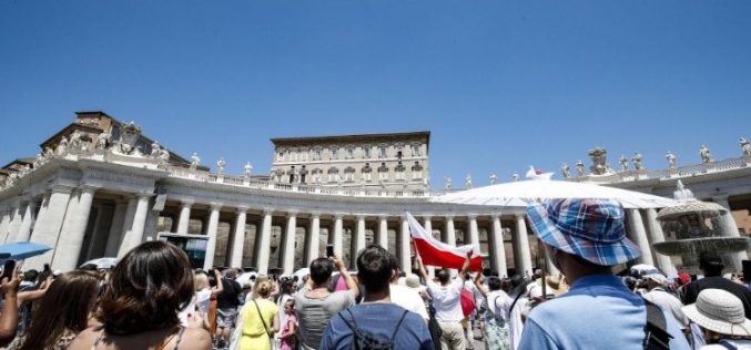 Папата: За навестување на Евангелието треба да се биде радикален, одлучен и секогаш во движење