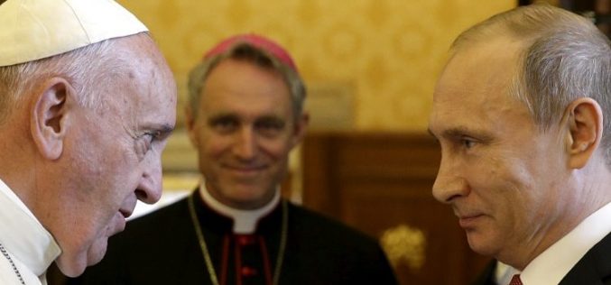 Папата Фрањо и рускиот претседател Путин ќе се сретнат во четврток