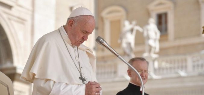 Папата изрази сочуство до семејството на жртвите настрадани во руската подморница