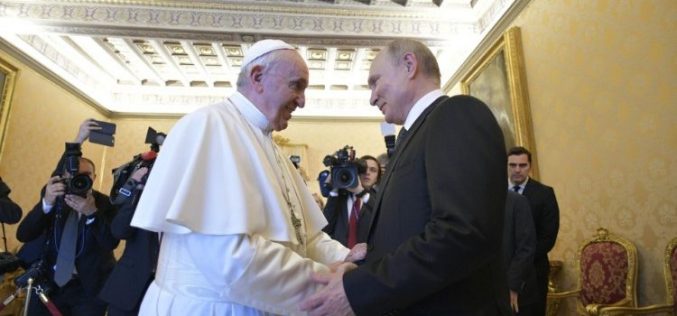 Папата Фрањо го прими во аудиенција рускиот претседател