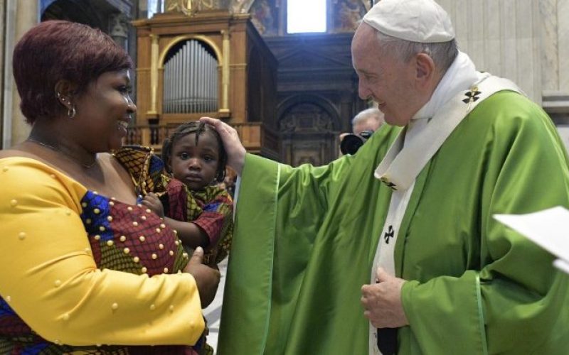 Папата: Мигрантите се луѓе, а не социјално прашање