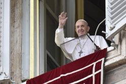 Папата: Истрајте во молитвата со детска доверба во Бог Отецот