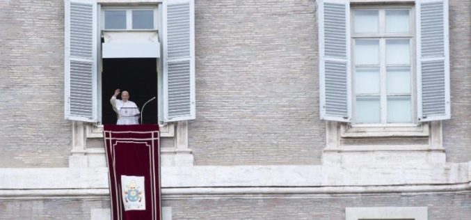 Папата: Материјалните добра ни користат, но само ако ги делиме