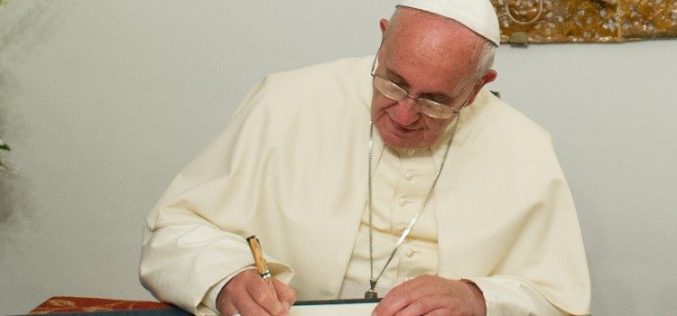 Папата го обнови статутот на Институтот за религиски дела