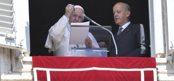 Папата благослови Бројаници за верниците во Сирија