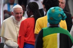 Папата до младите: Бидете обединети заради Мозамбик