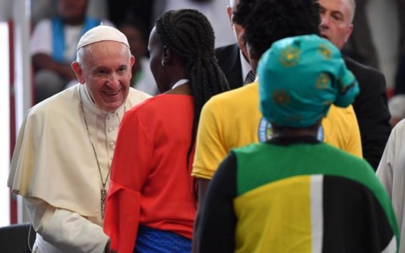 Папата до младите: Бидете обединети заради Мозамбик