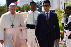 Папата во Мадагаскар: Средба со малгашките власти