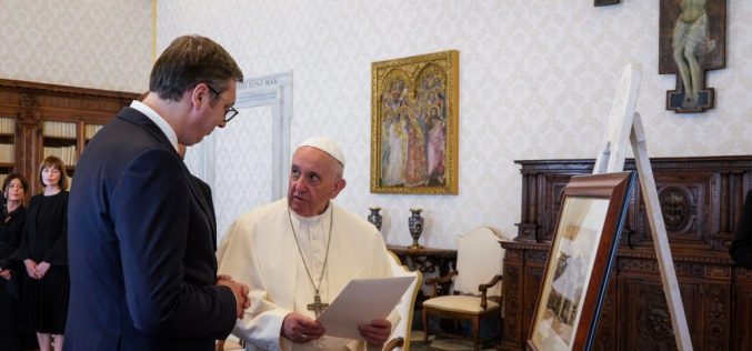 Папата го прими српскиот претседател