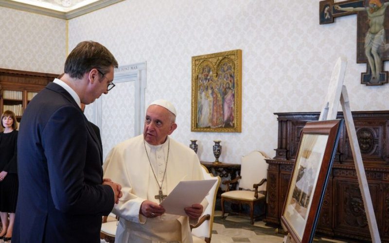Папата го прими српскиот претседател