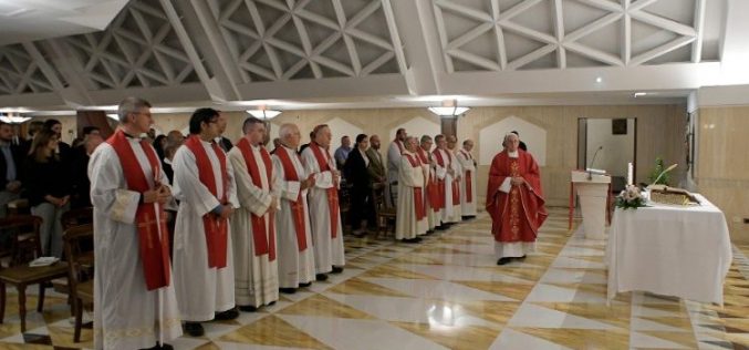 Папата Фрањо: Молете се за оние што се на власт и за политичарите