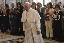 Папата Фрањо: Болниот човек не е трошок
