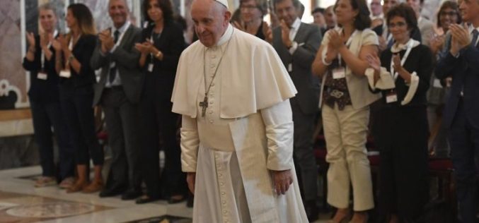 Папата Фрањо: Болниот човек не е трошок
