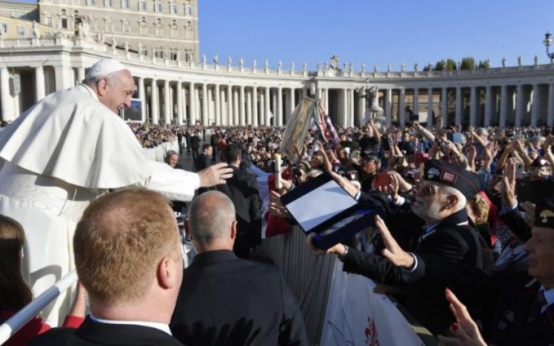 Папата: Потребно е да се евангелизира и да се овозможува средба со Бог