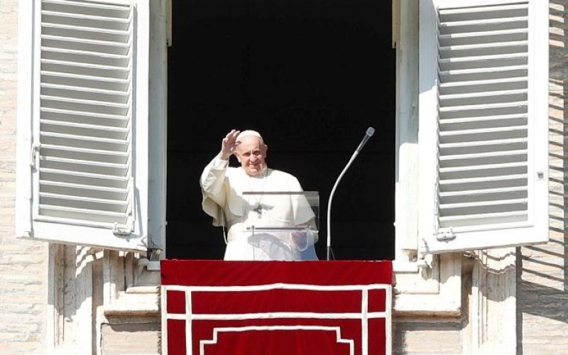 Папата повика да се моли светата Бројаница за мисиите и за мир