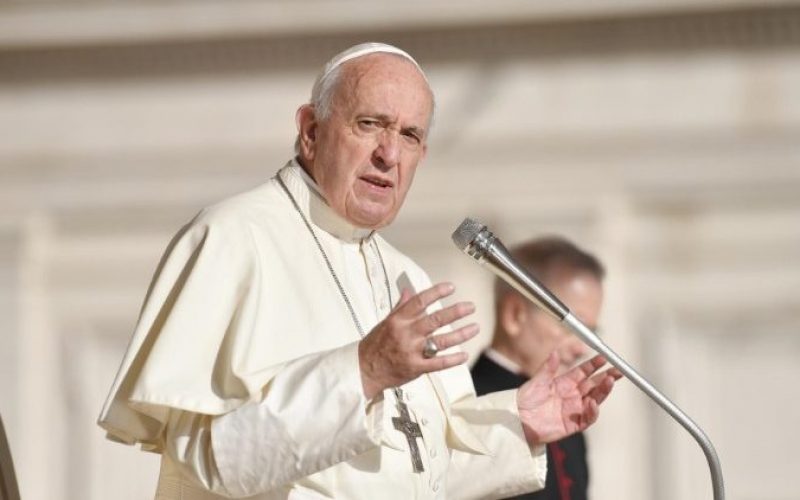 Папата ќе ја предводи светата Литургија за починатите кардинали и епископи