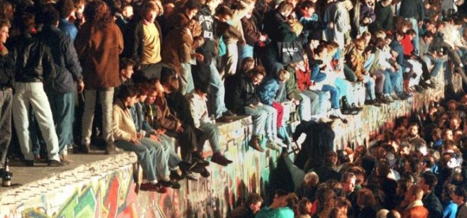 COMECE: Годишнината од падот на Берлинскиот ѕид апел за подобра Европа