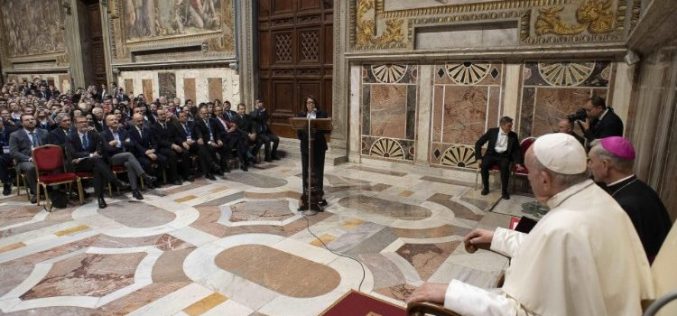 Папата Фрањо: Вистинската праведност се темели на дијалогот, а не на културата на отфрлање