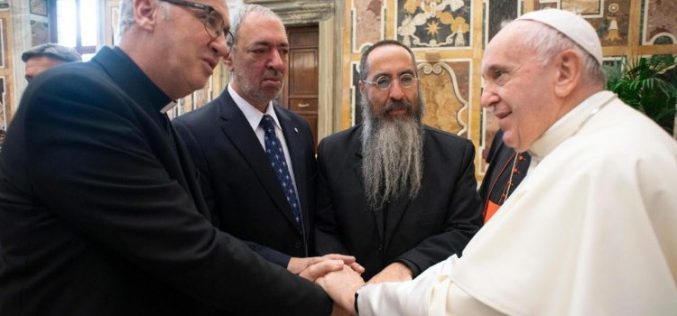 Папата: Верниците се фактор за мир во човечките општества