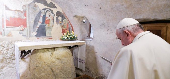 Папата објави Апостолско писмо за божиќните пештери