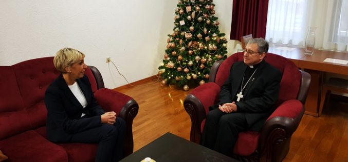 Епископот Стојанов ја прими новата хрватска амбасадорка во Македонија