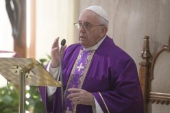 Папата: Да не се жалиме, Господ со нежноста нѐ утешува