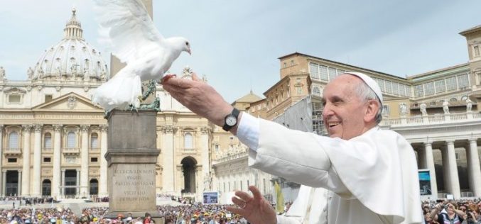Објавена пораката на папата Фрањо за 53. Светски ден на мирот