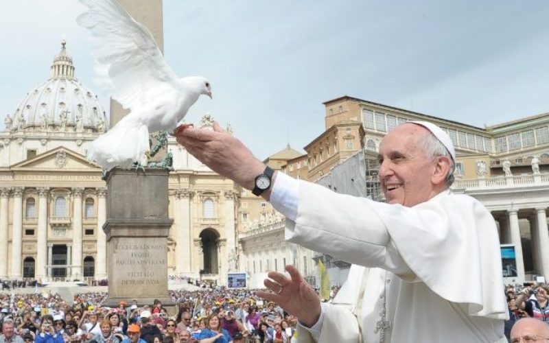Објавена пораката на папата Фрањо за 53. Светски ден на мирот