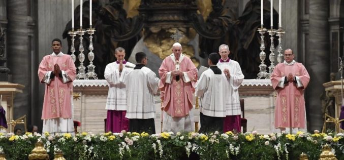 Папата Фрањо служеше света Литургија за филипинската католичка заедница во Рим