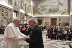 Папата Фрањо: Старите не се товар, туку богаство и ресурс