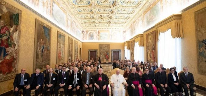 Папата Фрањо: Образованието е првична задача на Црквата