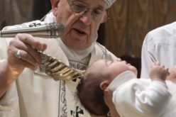 Папата: За детето крштението е многу важно
