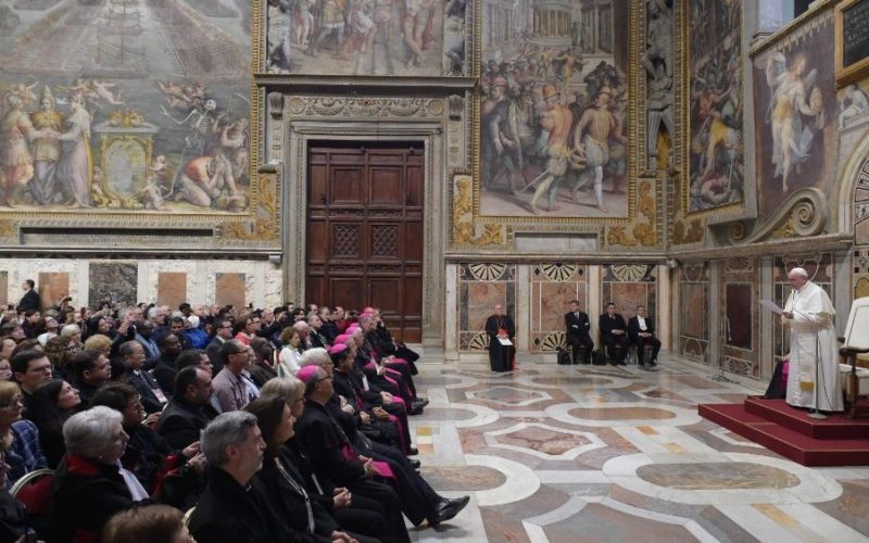 Папа Фрањо: Општеството е цивилизирано ако ја потиснува културата на отфрлање