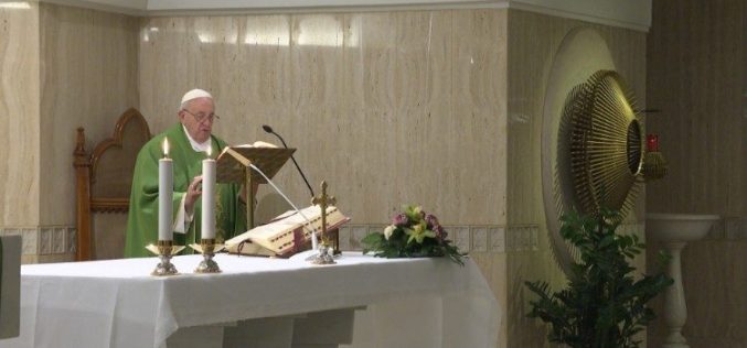 Папа Фрањо: Бог плаче за нас кога се оддалечуваме од Него
