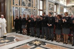 Папата се заблагодари на италијанската полиција за посветеното служење