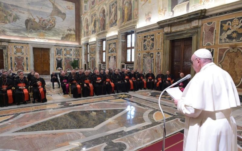 Папата Фрањо: Воспитувањето треба да биде сила која помирува