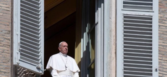 Папата после молитвата Ангел Господов: Повикани сме да ја откриеме вредноста на заедништвото