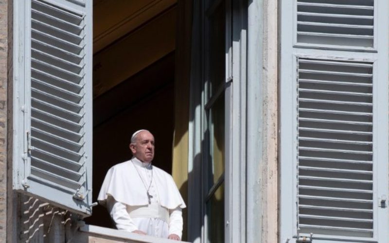 Папата после молитвата Ангел Господов: Повикани сме да ја откриеме вредноста на заедништвото
